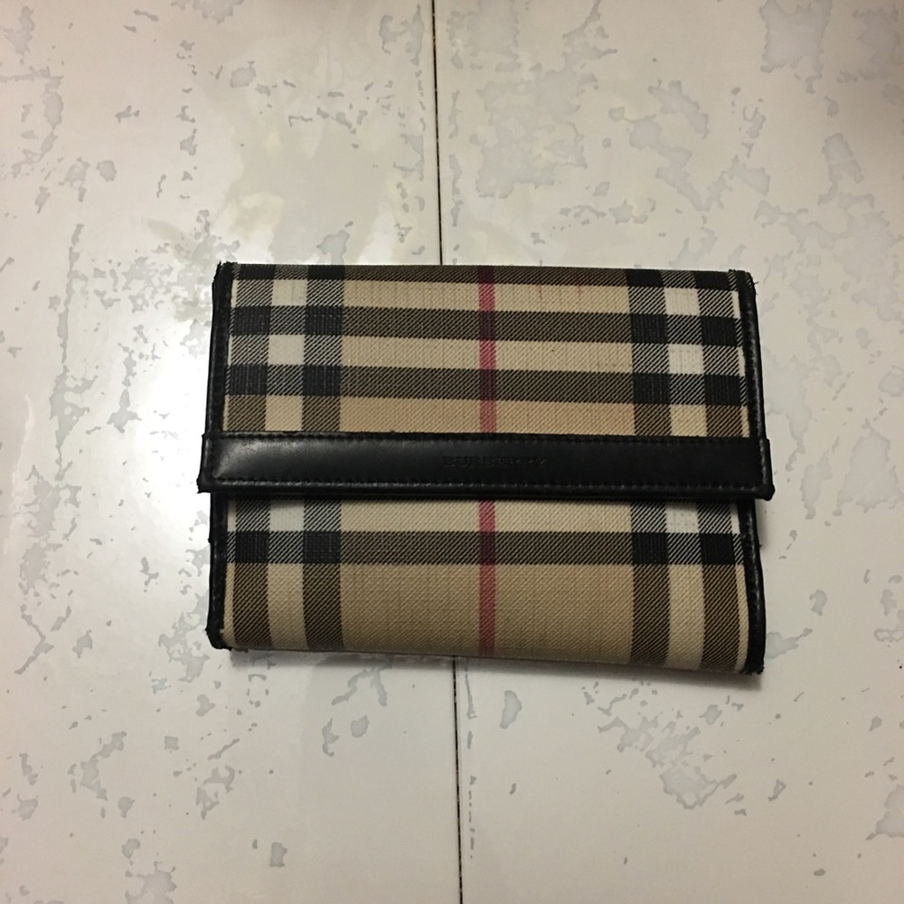 Burberry Wallet 🚨🚨🚨🚨SOLD🚨🚨🚨🚨